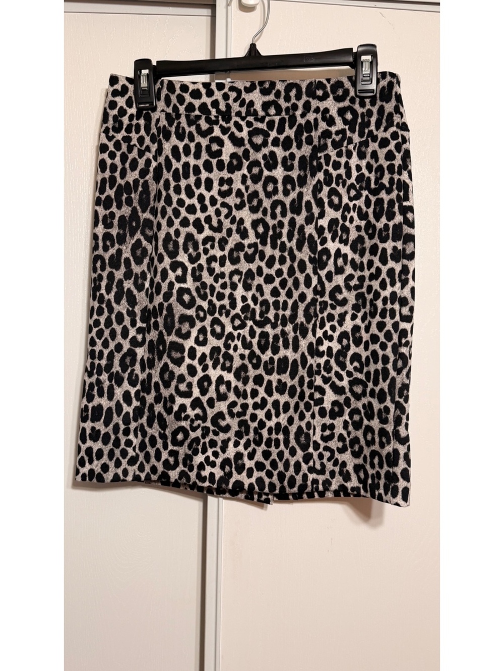 Michael Michael Kors Leopard Print Pencil Skirt Size Small Back Zip